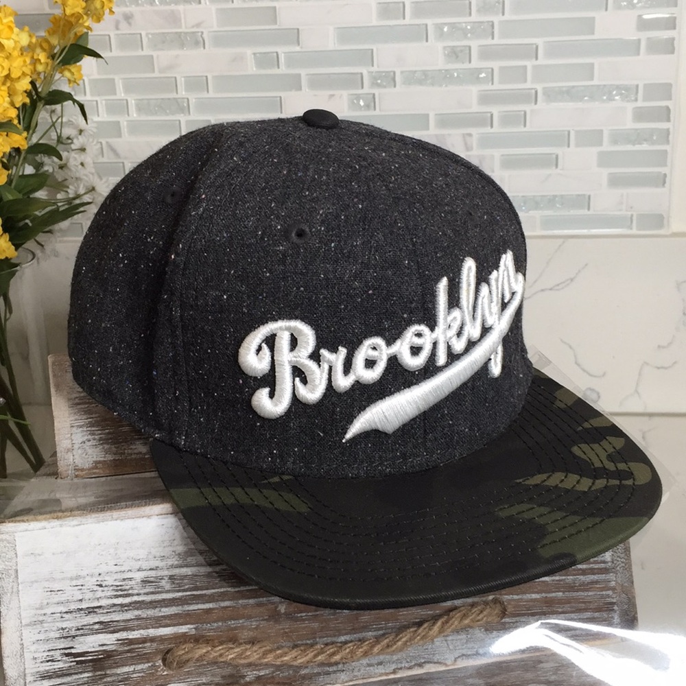NWOT Brooklyn gray wool and camu print cap 🧢